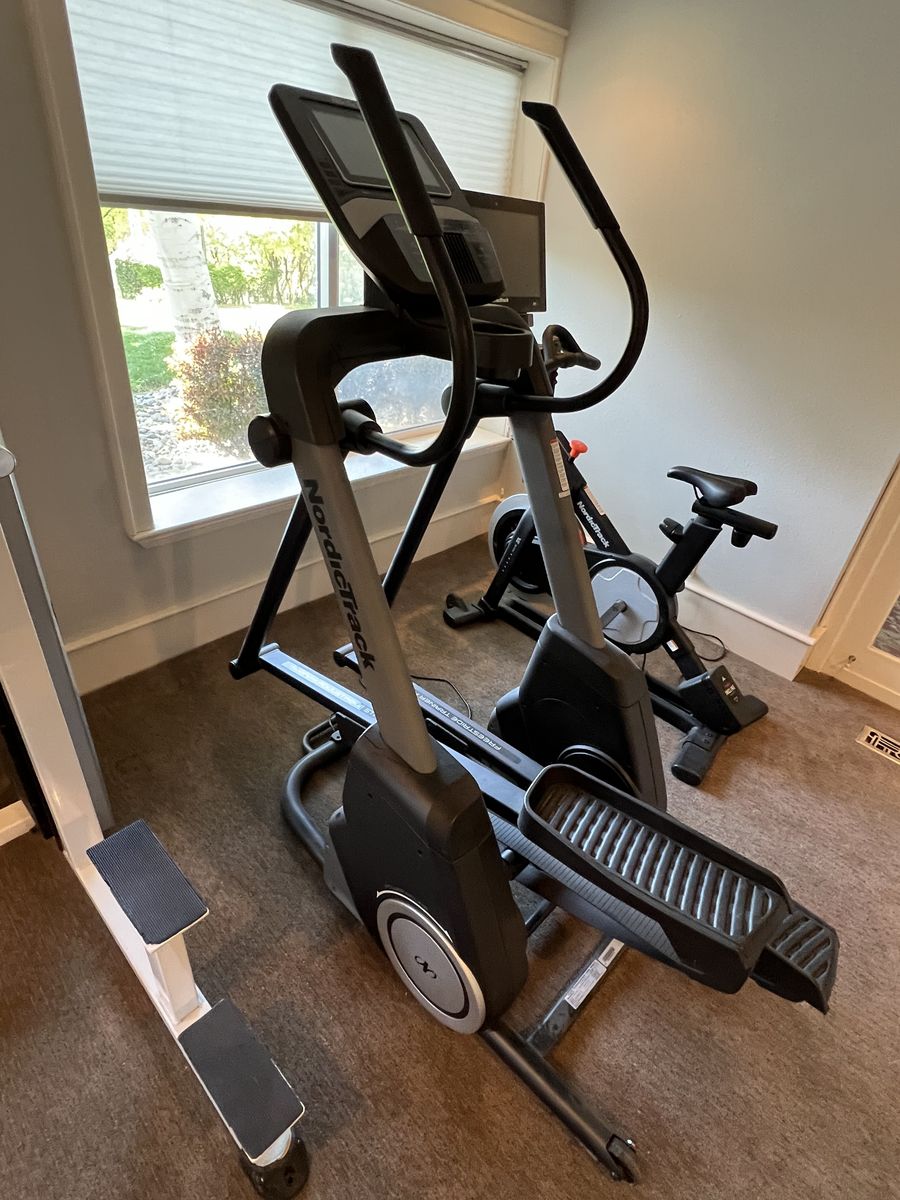 NordicTrack FreeStride Trainer FS10i Elliptical