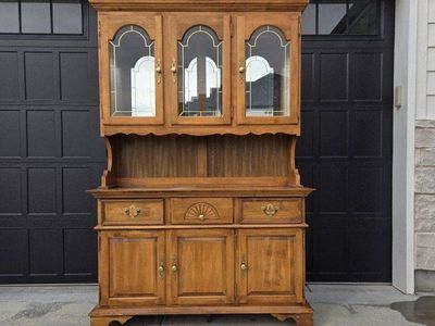 Solid Wood Hutch – Beautiful Condition