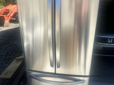 LG Stainless Steel French Door Refrigerator with Bottom Freezer