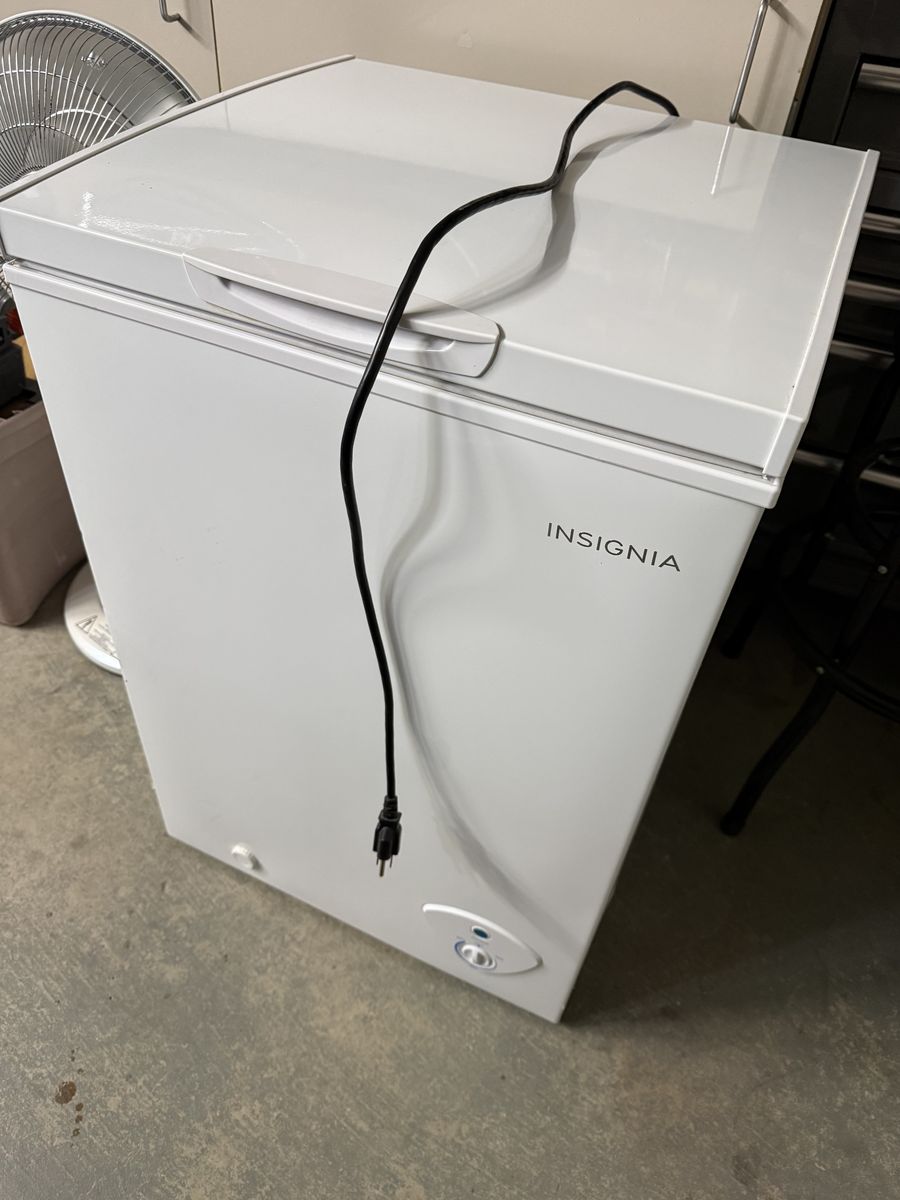 Insignia 3.5 Cu. Ft. Chest Freezer