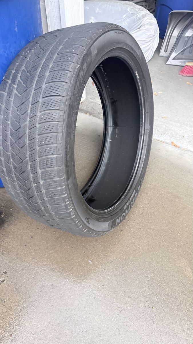 Tires 275/40 R22