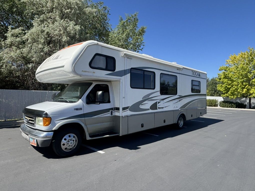 2004 Tioga By Fleetwood 30 Foot Sleeps Up To 8