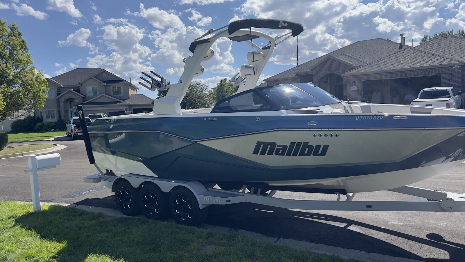 2022 Malibu 25 LSV