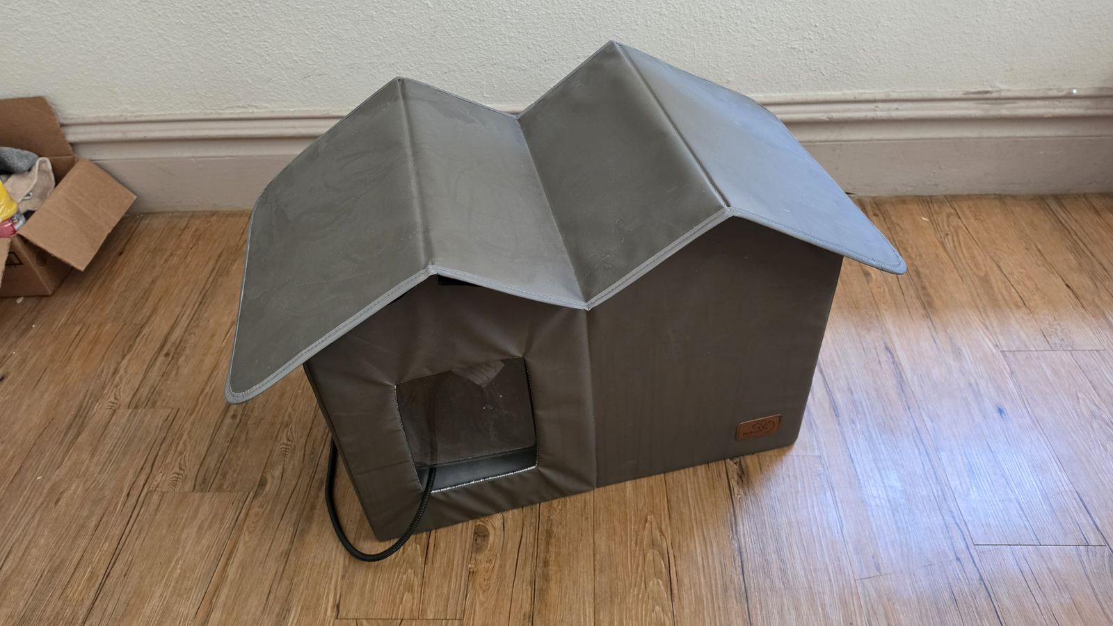 Bedsure Pet Products Outdoor Heated Kitty House, Cat Shelter, Gray, 10-30 lbs