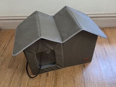 Bedsure Pet Products Outdoor Heated Kitty House, Cat Shelter, Gray, 10-30 lbs