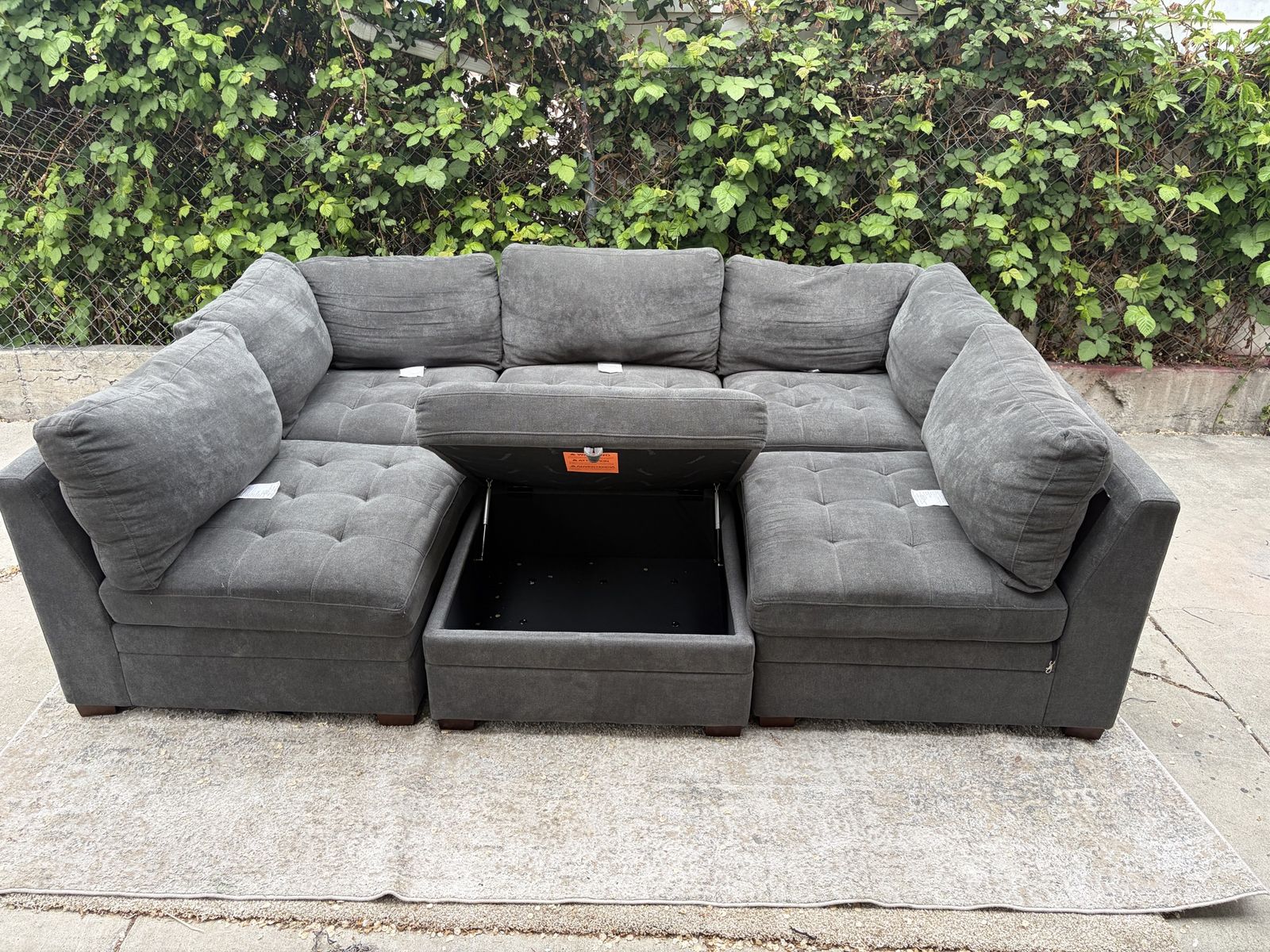 Gray Modular Sectional Sofa Couch with Storage Ottoman (CAN DELIVER )