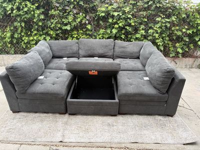 Gray Modular Sectional Sofa Couch with Storage Ottoman (CAN DELIVER )