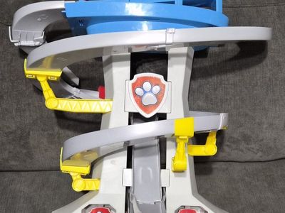 Paw patrol race track car tower