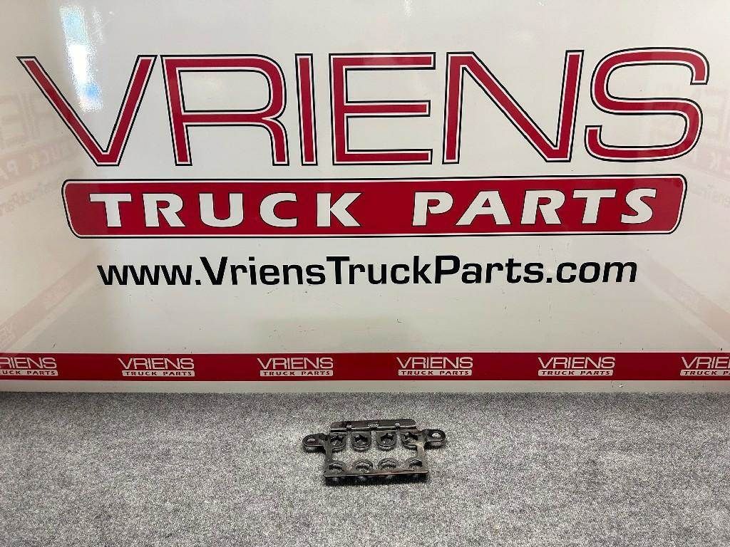 Freightliner Retainer - Engine Support Isolator Bolt Retainer, Part # 01-32396-000
