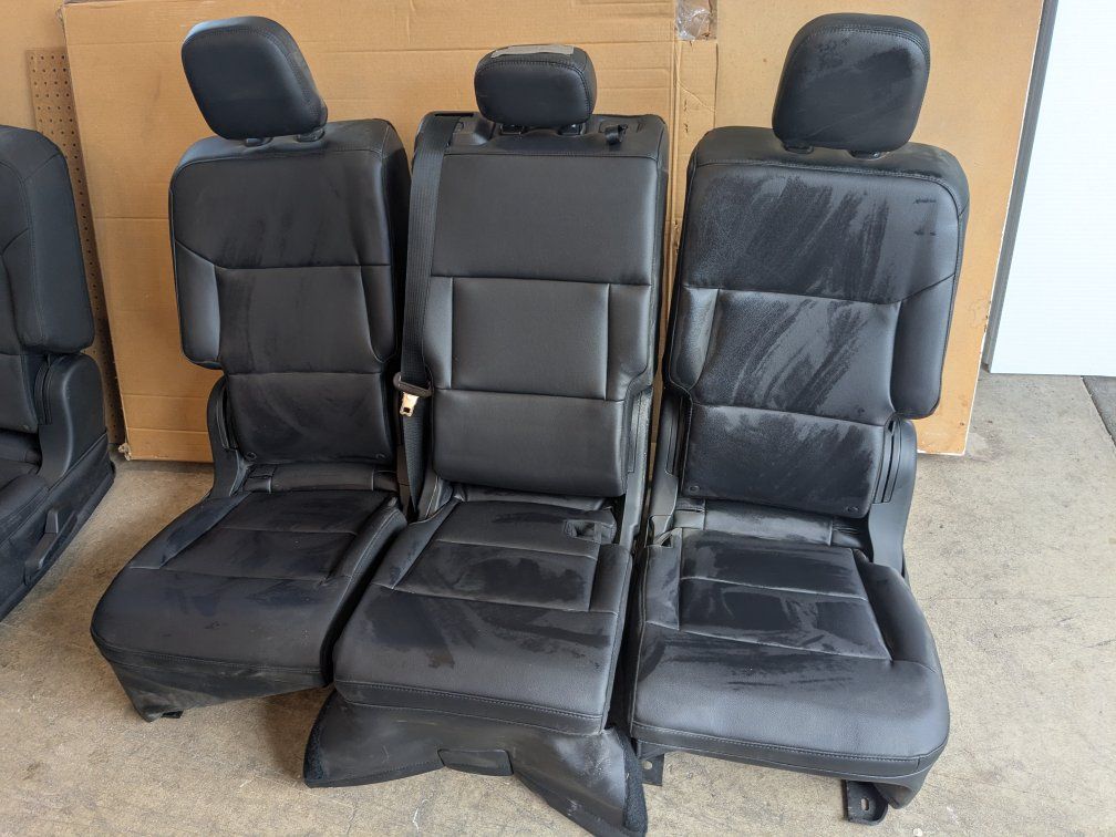 2020-2024 Ford explorer second row seat