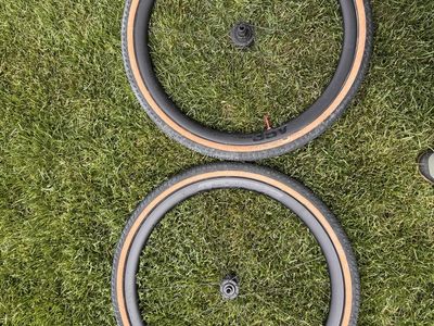 Carbon gravel wheel set