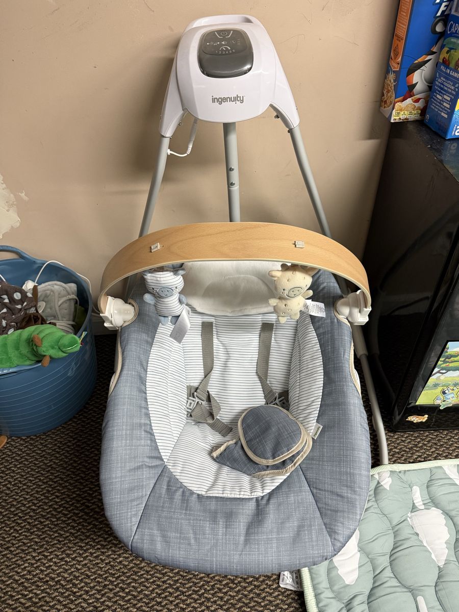 Ingenuity SimpleComfort Compact Baby Swing with Wood Toy Bar - Chambray (Gray/White)