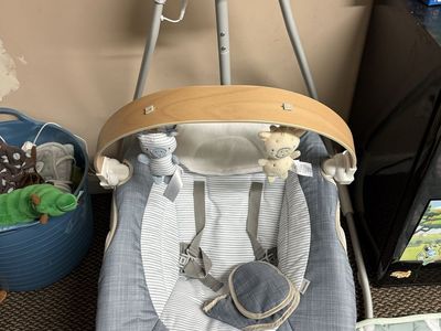 Ingenuity SimpleComfort Compact Baby Swing with Wood Toy Bar - Chambray (Gray/White)