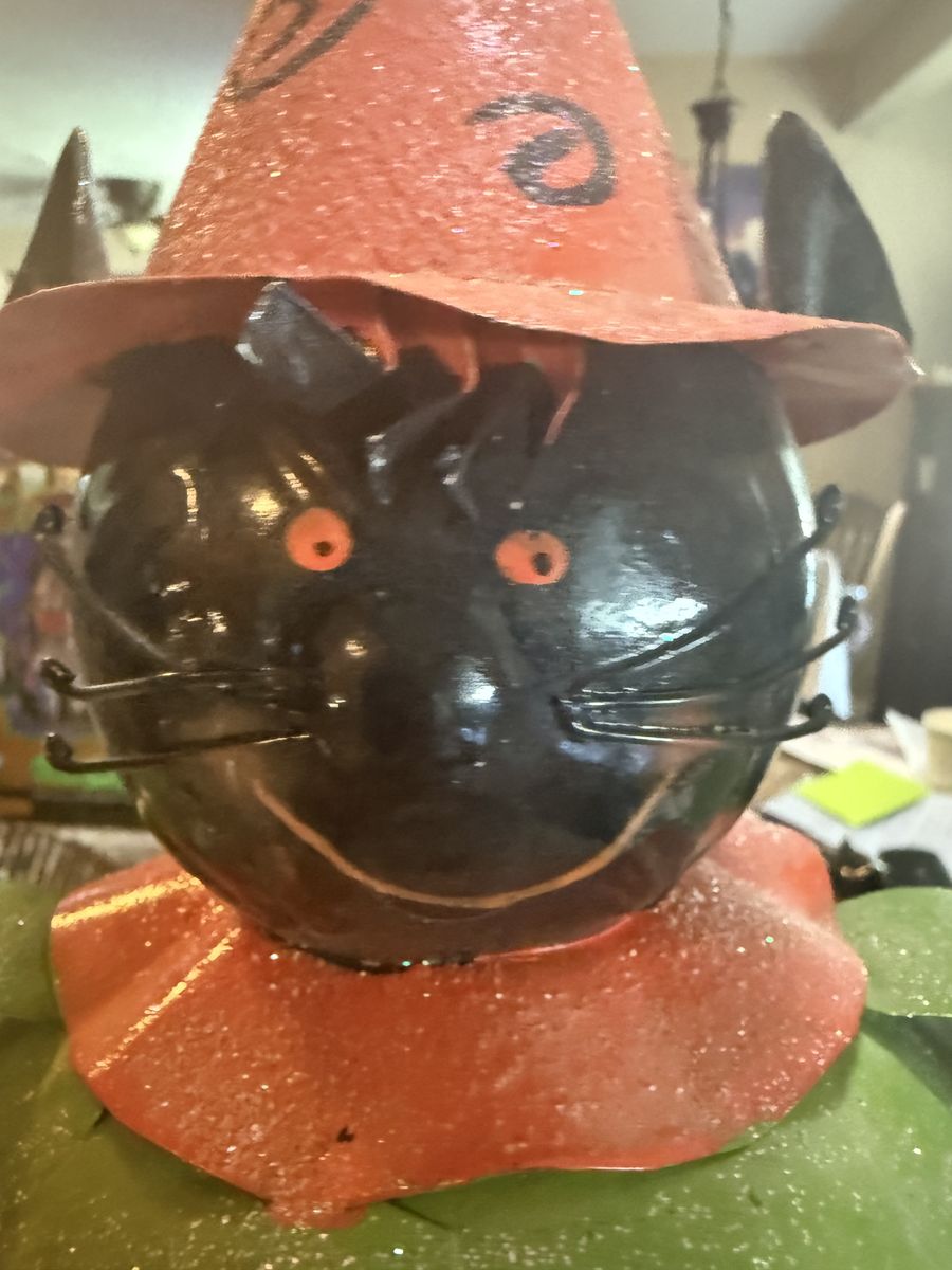 Metal Halloween Black Cat Statue Decoration with Witch Hat and Pumpkin