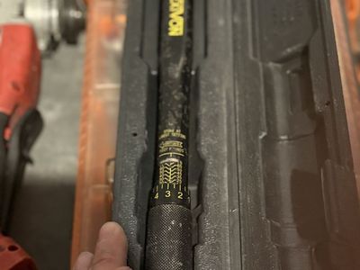 LEEMOR Torque Wrench with Case - Durable, Adjustable, and Ready for Your Projects