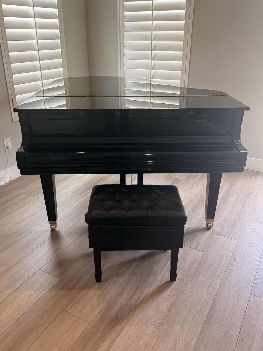 Pristine 2020 Yamaha GC2 5’8” Baby Grand - Polished Ebony - Like New Condition