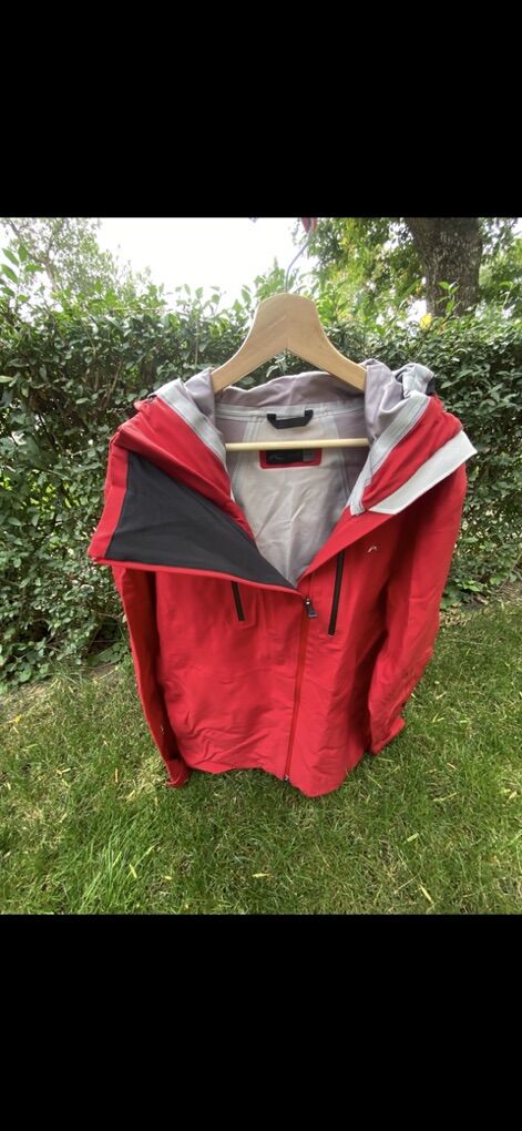 KJUS Red Skiing / Snowboarding Windbreaker
