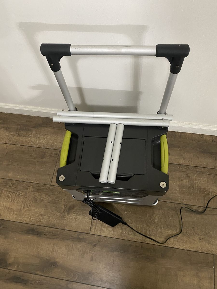 Yeti 1250 solar generator