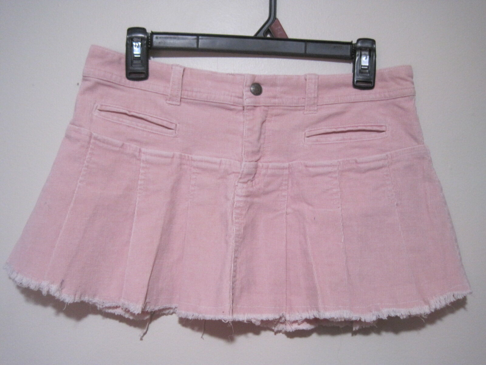 Guess Jeans Women's Medium Frayed Hem Pleated Front Zipper Pink Denim Mini Skirt