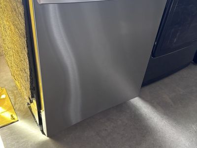 New Samsung 24”dishwasher with 3rd rack