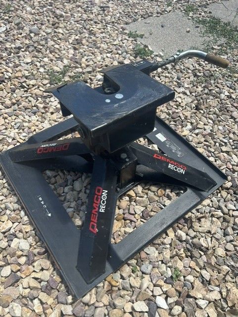 Demco Recon 5th Wheel Hitch