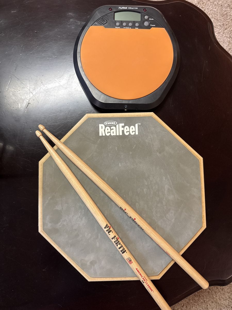 Digital Drum Practice Pad & Evans RealFeel Pad w Vic Firth Drumsticks