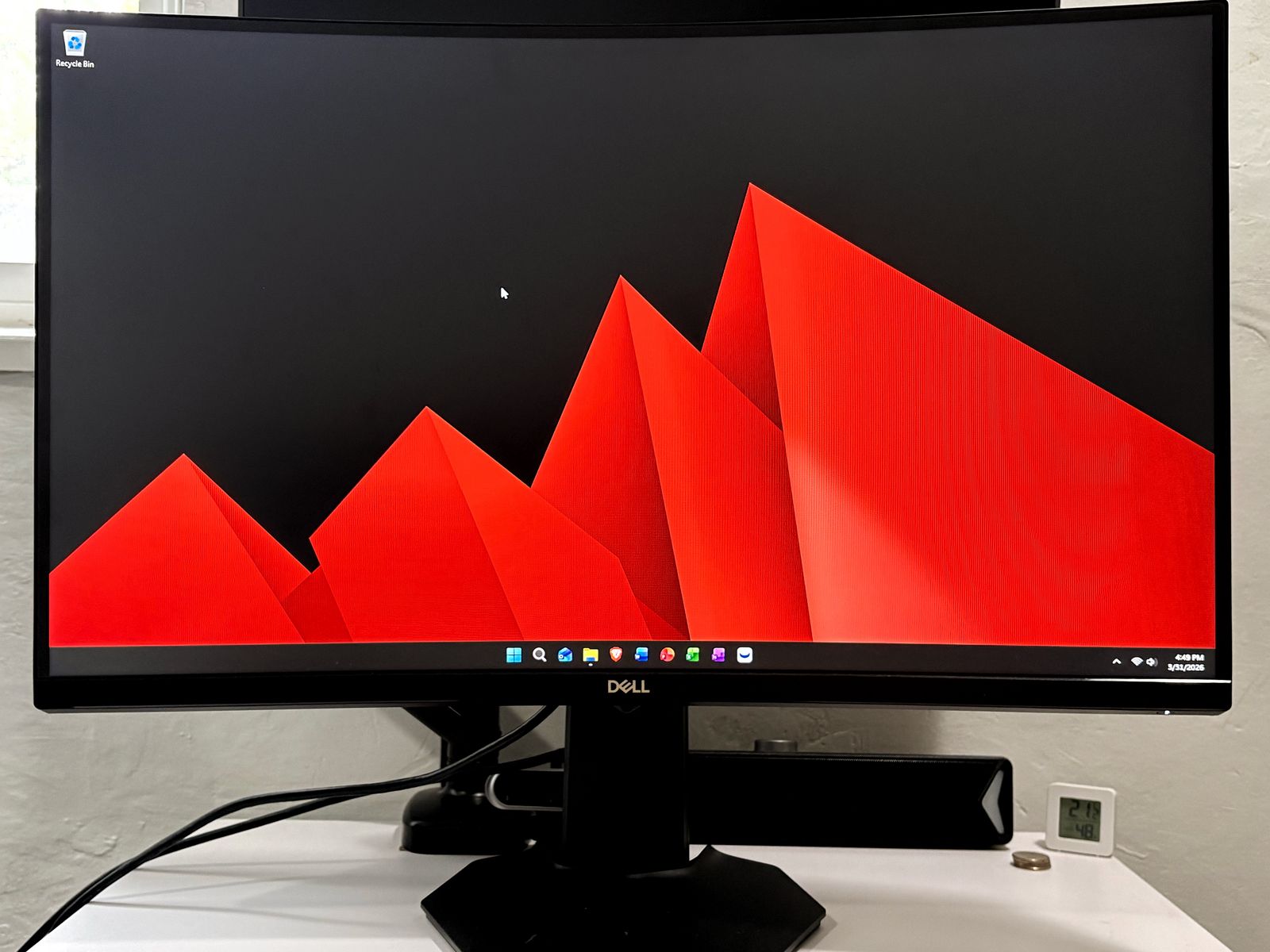 Dell 144Hz 27 Inch Curved Gaming Monitor with NVIDIA GSync and AMD FreeSync Premium