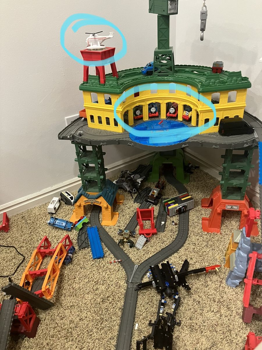 Thomas & Friends TrackMaster Super Station Train Set with Multiple Engines and Track