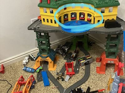 Thomas & Friends TrackMaster Super Station Train Set with Multiple Engines and Track
