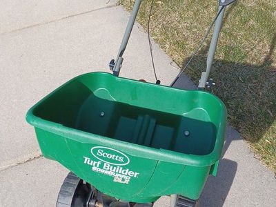 Turf Builder Edge Gaurd DLX