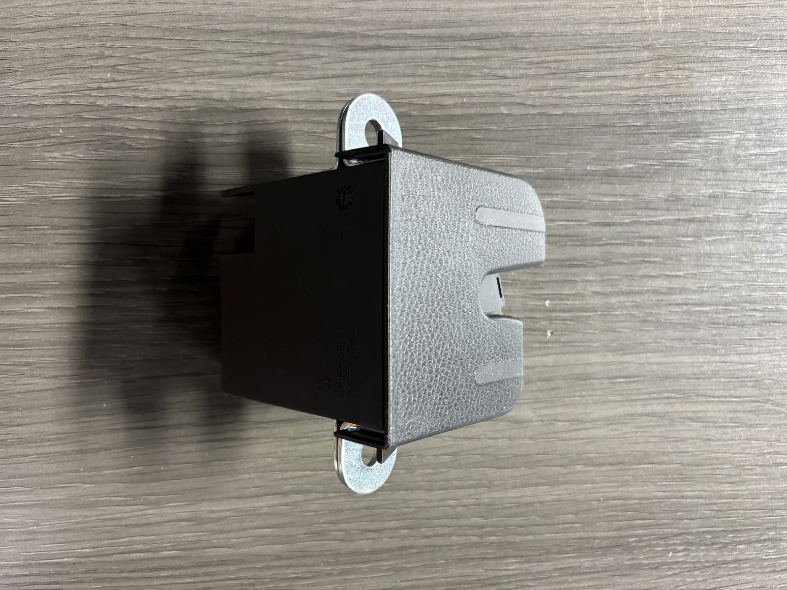 Trunk latch lock actuator