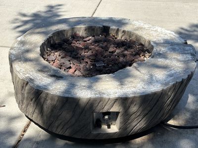 Gas fire pit table