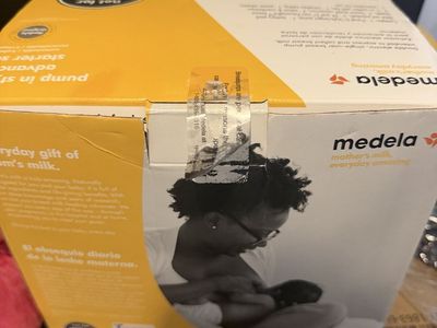 Medela Pump In Style Advanced Starter Set Double Electric Breast Pump in Box