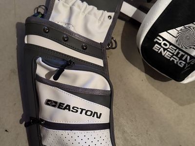 Easton Elite Field Quiver W/ Release Pouch