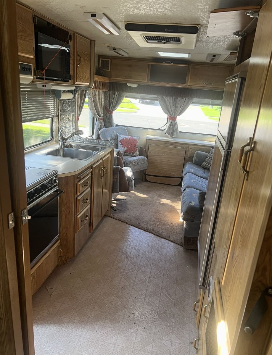 Awesome Alpenlite 25’ 5th wheel