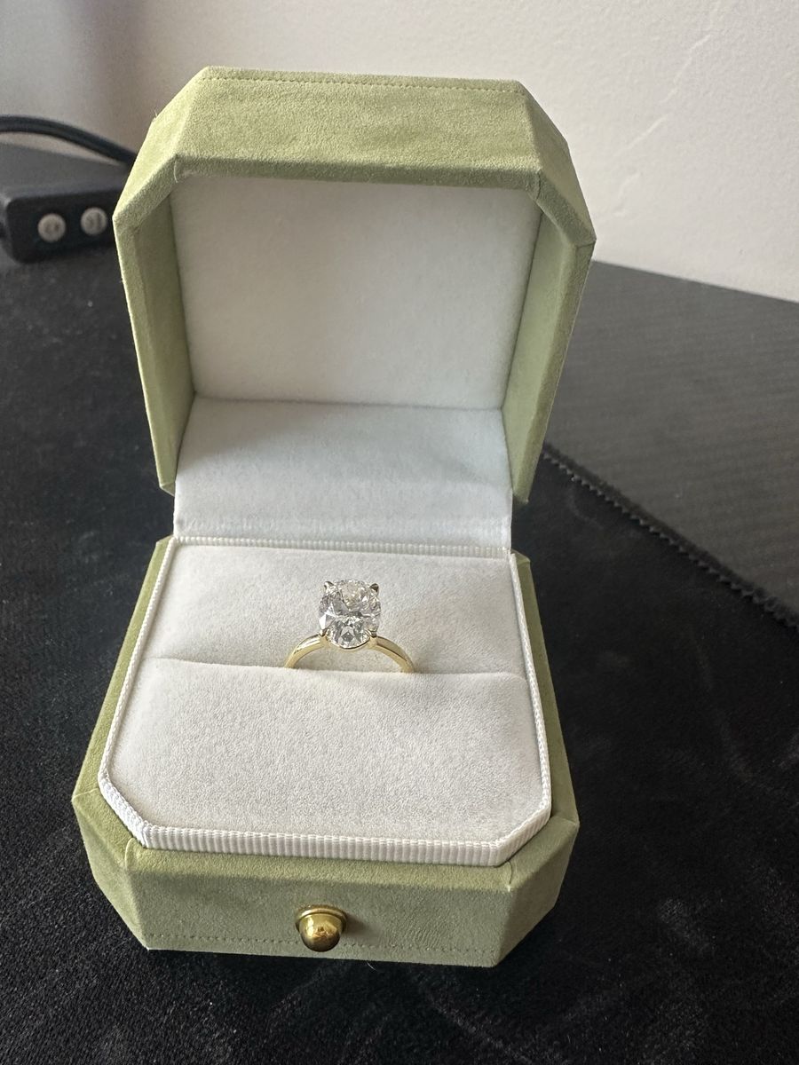 3 Carat oval engagement ring IGI certified
