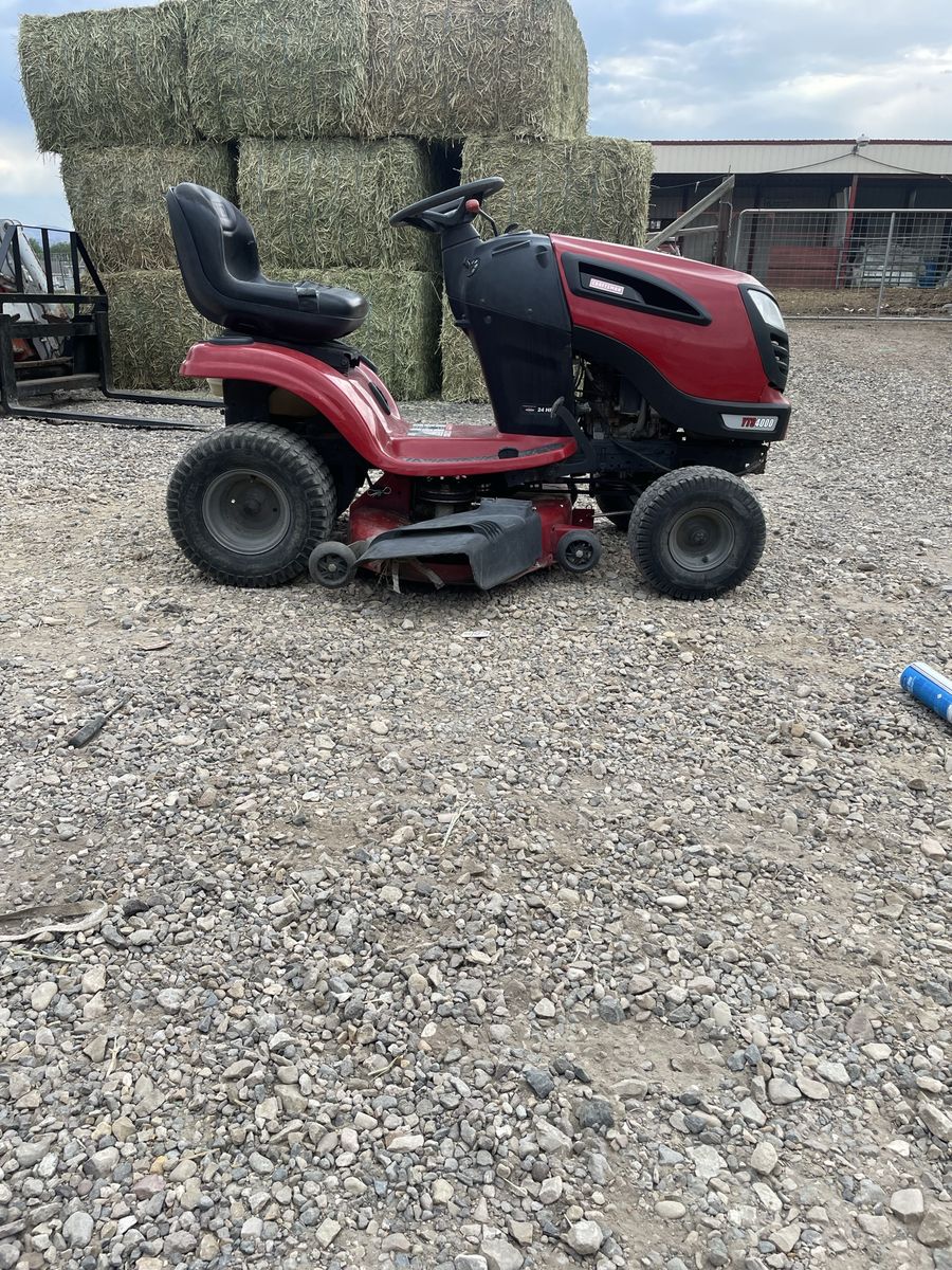 Craftsman YTS 4000 riding lawn mower