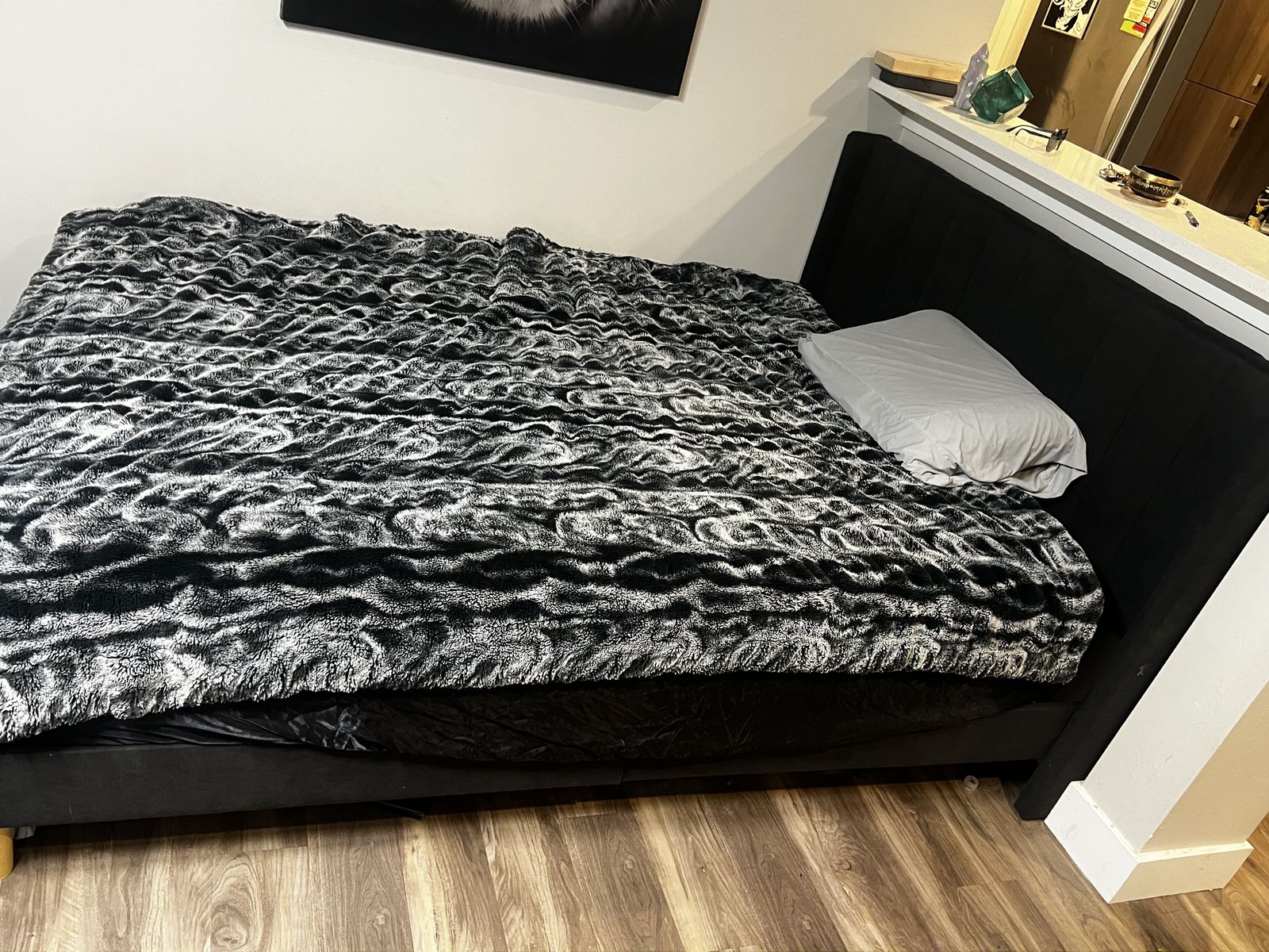 Bed frame queen