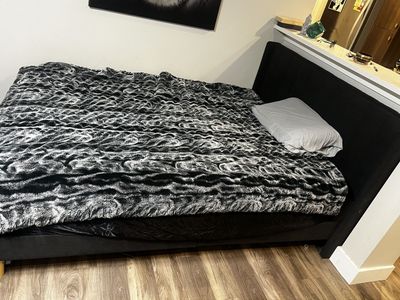 Bed frame queen