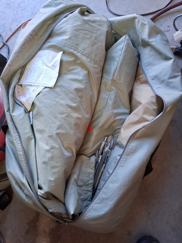Cabela's XL 10X16 ft 8 to 10 Comfy Person Camping Tent Like New!