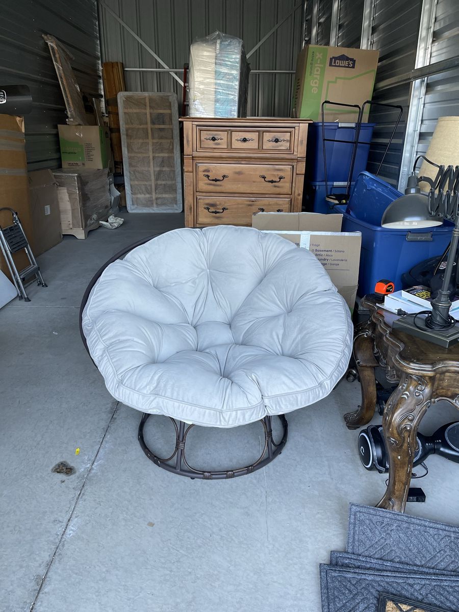 Classic Papasan Chair with Light Gray Tufted Cushion