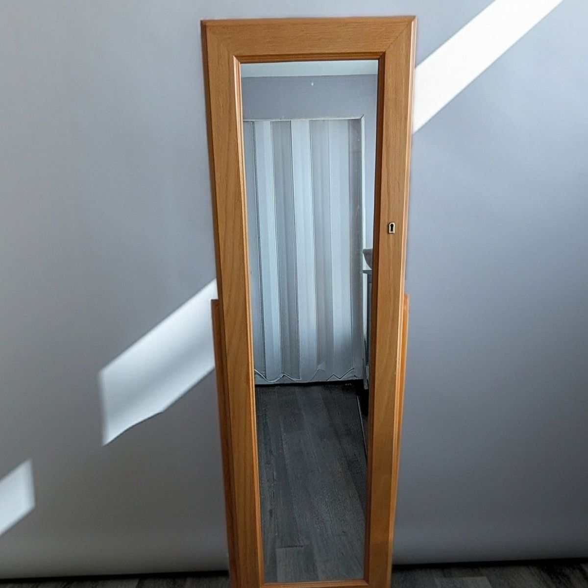 Jewelry Stand/Mirror