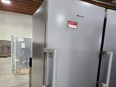 LIKE NEW! HISENSE 10.2 CF FRIDGE/FREEZER
