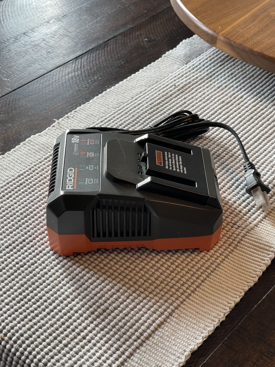 Ridgid Genuine Dual Chemistry 18V Lithium Ion / NiCad Battery Charger (R86092)