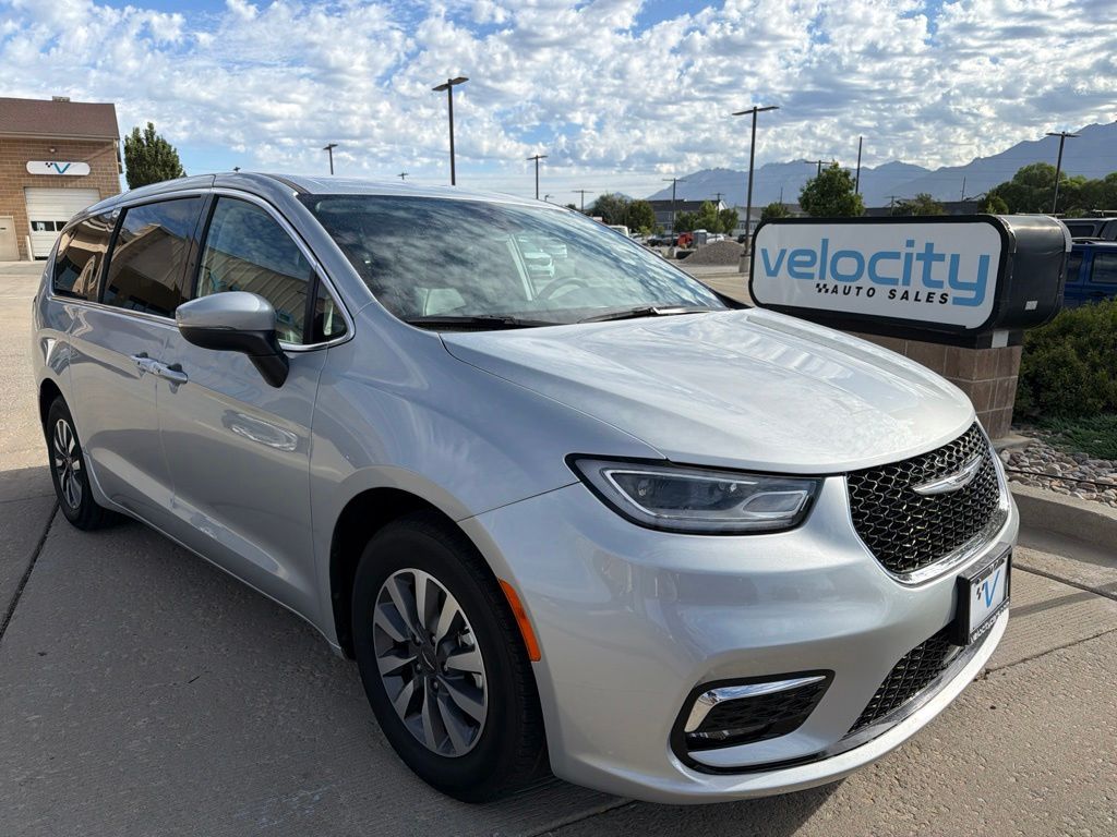 2023 Chrysler Pacifica Plug-In Hybrid Touring L