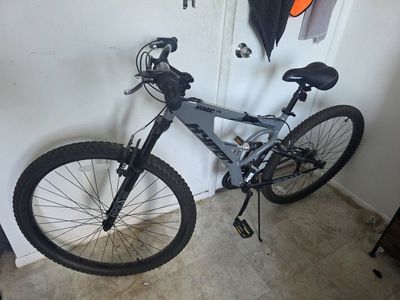 29 inch mountain bike like new