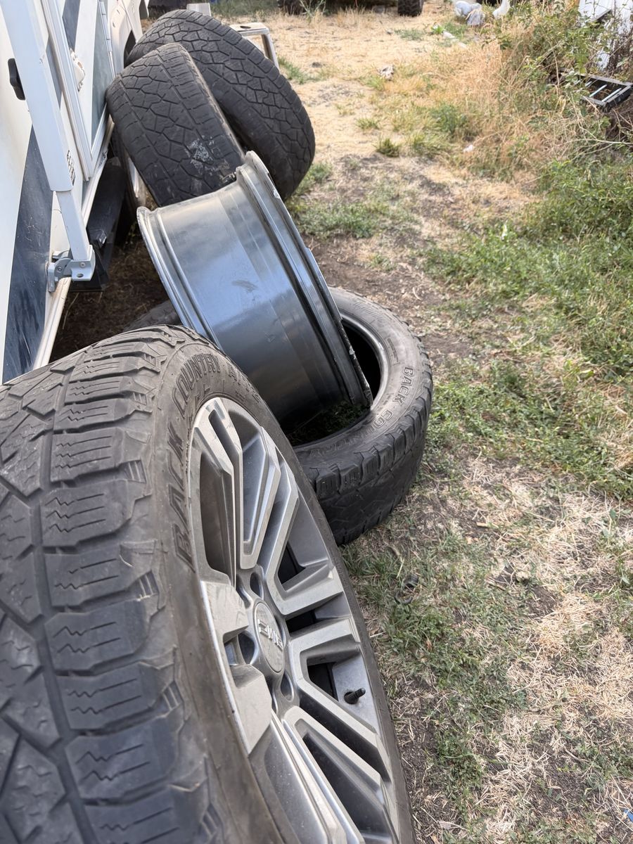 GMC Yukon Denali rims/ tires