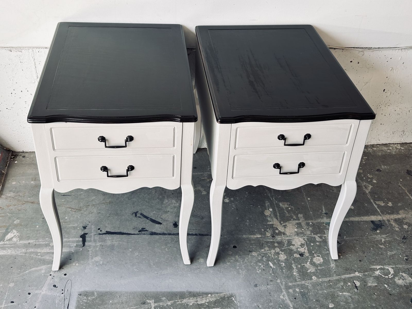 Set of 2 nightstands
