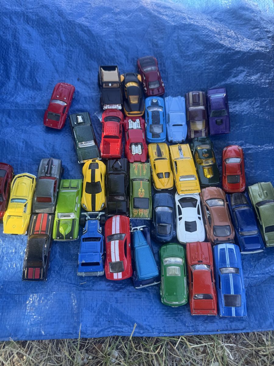 Hot Wheels die-cast cars large lot
