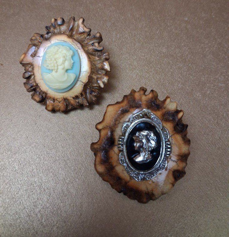 VINTAGE CAMEOS ON ELK HORN BROCH PINS